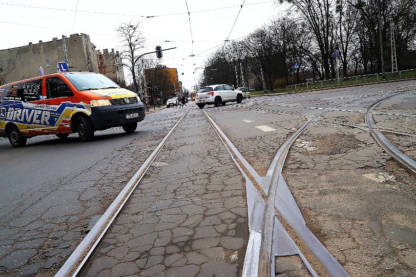 Torowisko tramwajowe na Wojska Polskiego jest w fatalnym...