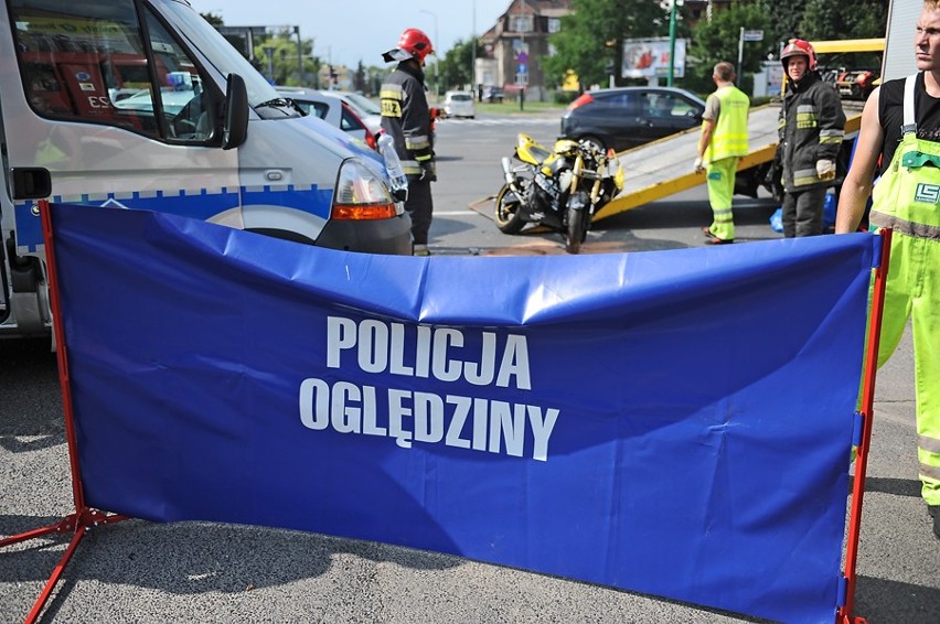 Poznań: Motocyklista zginął w wypadku na skrzyżowaniu Krzywej i Głogowskiej [ZDJĘCIA]