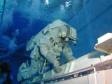 Jak astronauci przygotowują się do spacerów kosmicznych? Zobacz film 360 z laboratorium w Houston (wideo)