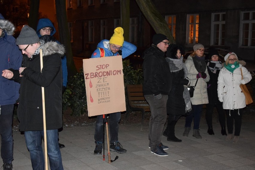 Protest w sprawie kontrowersyjnego pomnika ks. Henryka Jankowskiego