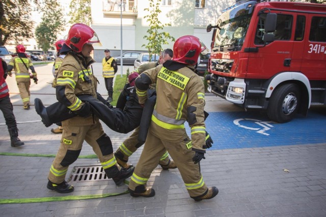 Pozorowany pożar i alarm bombowy. Ćwiczenia w Nowym Teatrze w Słupsku.