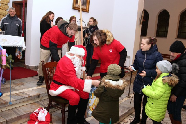 Na grudziądzkim Strzemięcinie Mikołaj wręczył 90 dzieciom