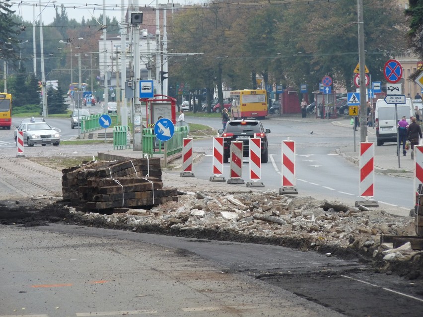 Remont torowiska w centrum Grudziądza.