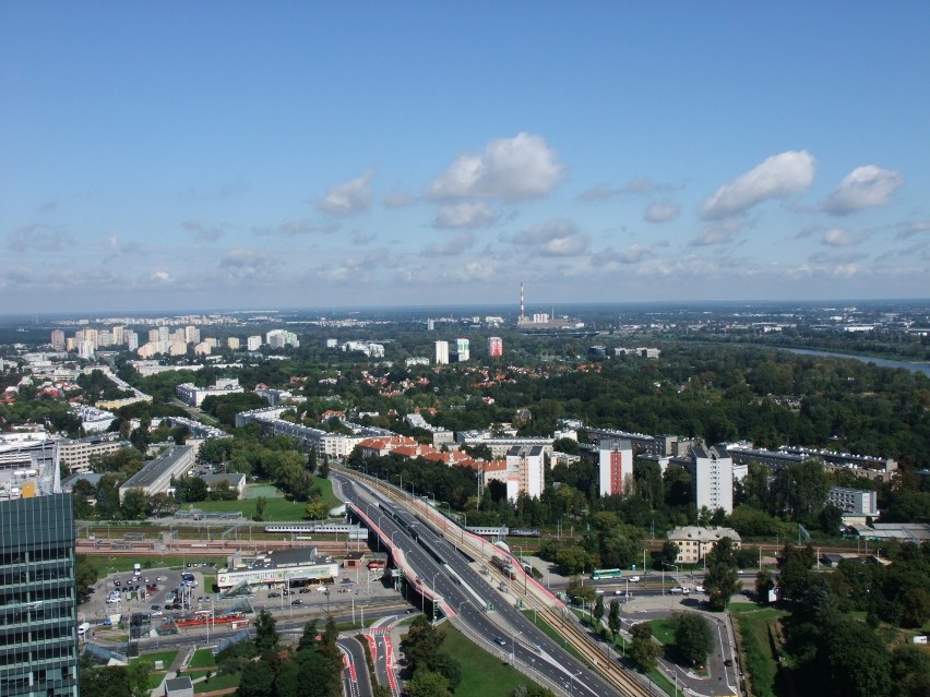 Na fotografii widzimy budynek Warszawy Gdańskiej oraz...