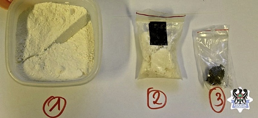 Amfetamina znaleziona przez policjantów przy 35-latku oraz w...