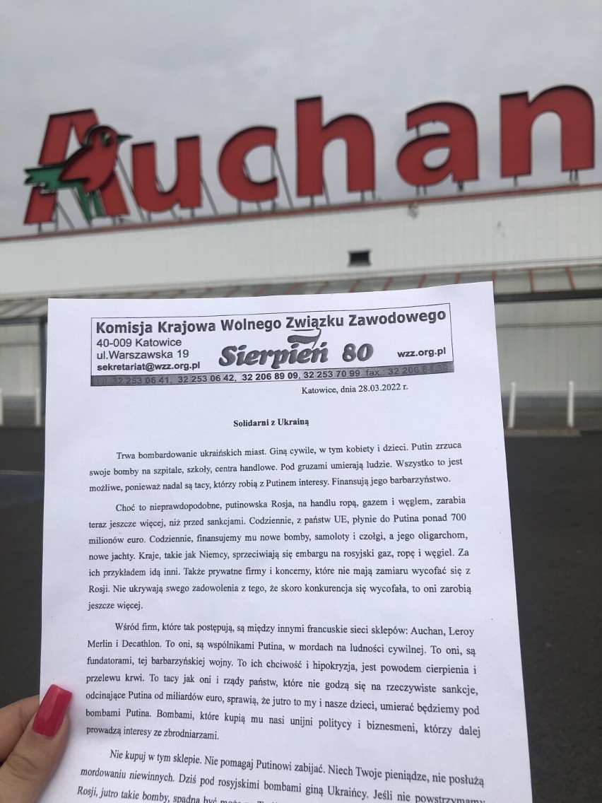 Rybnik: Wolny Związek Zawodowy "Sierpień 80" strajkował przed sklepem Auchan