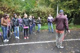 Młodzież z ZSO nr 1 uczyła się jak poprawnie chodzić z kijkami do nordic walking