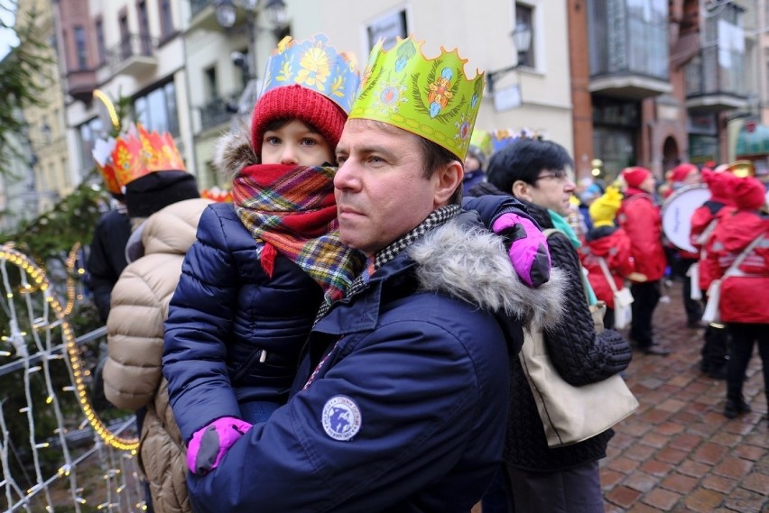 Tak wyglądał Orszak Trzech Króli 2020 w Toruniu. Tłumy...