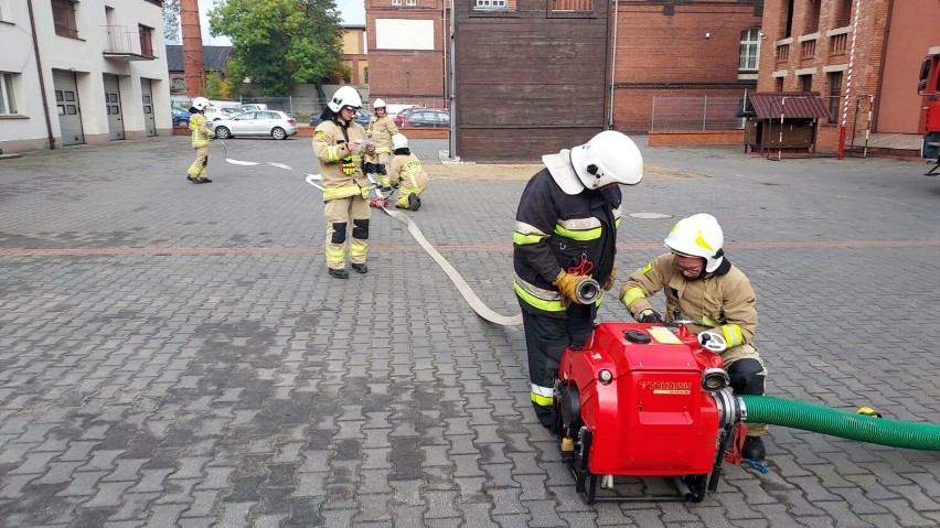 PSP Gniezno. 30 kolejnych strażaków OSP zdało egzamin