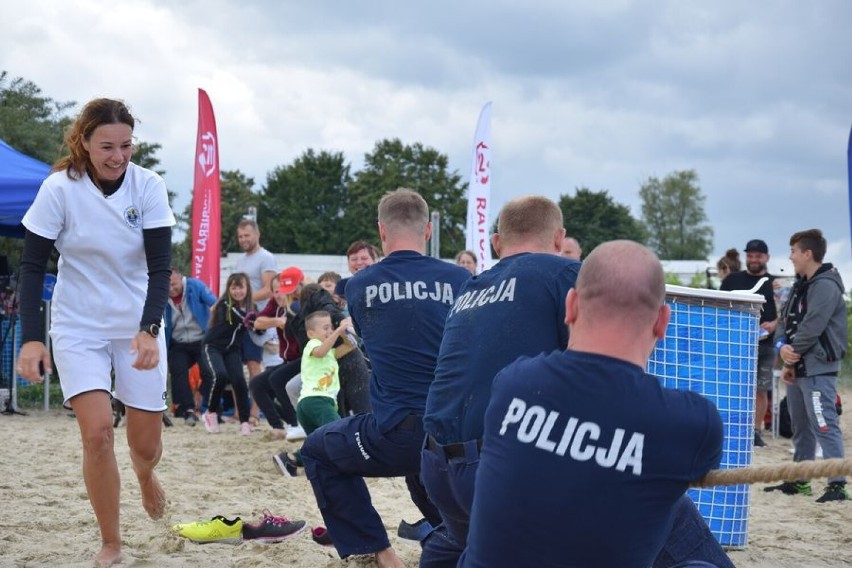 Pomorscy policjanci na plażach w Helu i w Pucku - „Bezpieczne wakacje 2021”