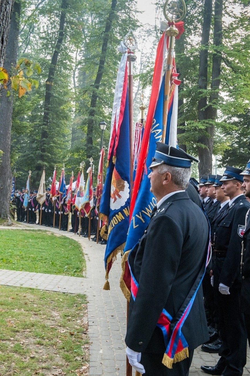 Przekazanie sztandaru Powiatowemu Związkowi Ochotniczych Straży Pożarnych RP w Bochni [ZDJĘCIA]