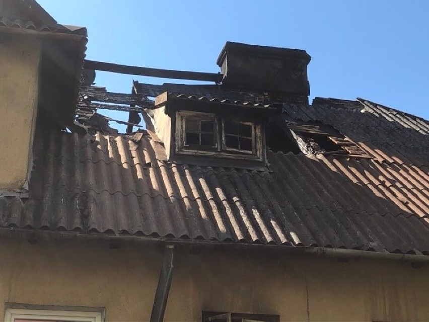 W pożarze budynku przy ulicy Robotniczej stracili dorobek życia. Możemy pomóc pogorzelcom ze Starachowic. Zobacz zdjęcia