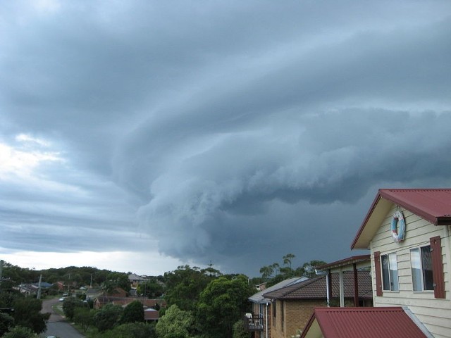 Źródło: http://commons.wikimedia.org/wiki/File:Storm_Approaching_Anna_Bay.JPG