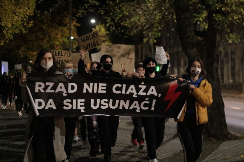 Strajk Kobiet w Jaśle zgromadził ponad 250 mieszkańców powiatu [ZDJĘCIA]