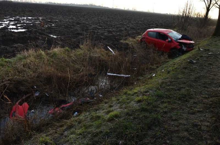 Wypadek koło Nowego Stawu. Kobietę zabrał śmigłowiec Lotniczego Pogotowia Ratunkowego