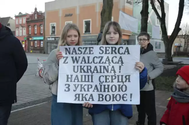 W drugą rocznicę rosyjskiej agresji w Lęborku został zorganizowany wiec solidarności z Ukrainą i narodem ukraińskim.