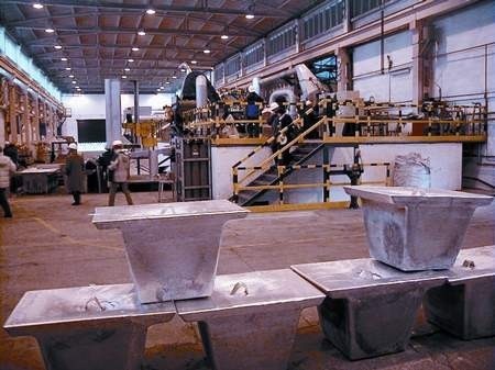 Od niespełna miesiąca w hucie Konin działa instalacja do recyklingu opakowań aluminiowych. Docelowo z puszek powstawać będzie rocznie 4,5 tys. ton aluminium. Fot. M. JURGIELEWICZ
