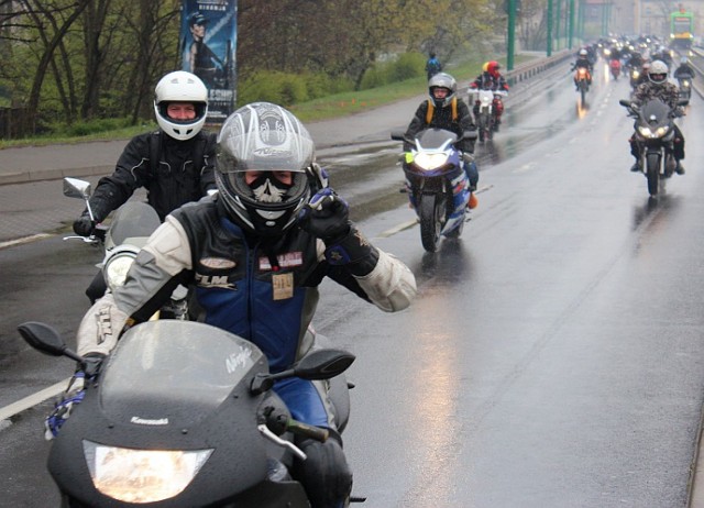 Parada kilkuset motocyklistów przejechała przez Poznań do ...