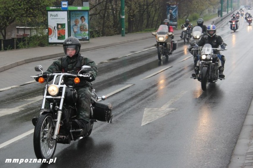 Parada kilkuset motocyklistów przejechała przez Poznań do...