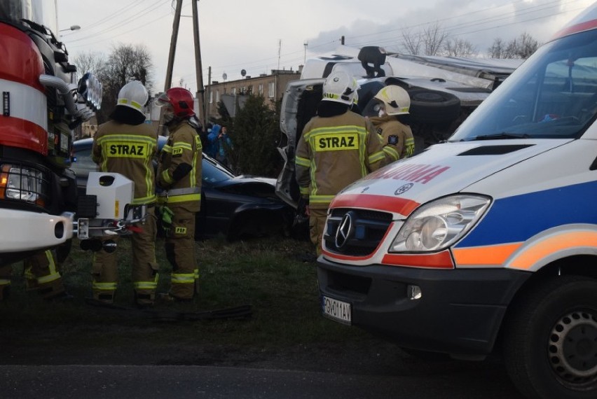 Gmina Kłecko. Wypadek osobówki i samochodu dostawczego