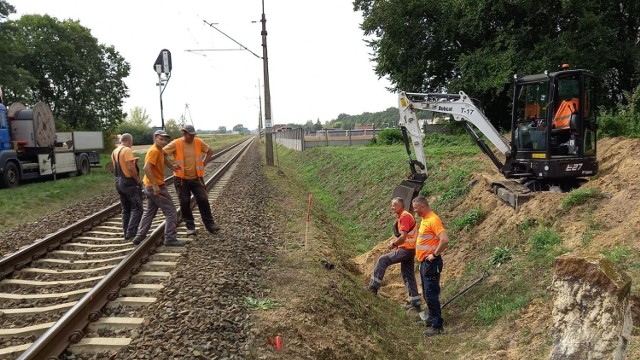 Mieszkańcy Rożnowa doczekają się sygnalizacji świetlnej na niebezpiecznym przejeździe kolejowym przy ul. Cmentarnej w Rożnowie. To tam, doszło do wielu wypadków, również ze skutkiem śmiertelnym. Po długim oczekiwaniu, otrzymali odpowiedź, że sygnalizacja powstanie.