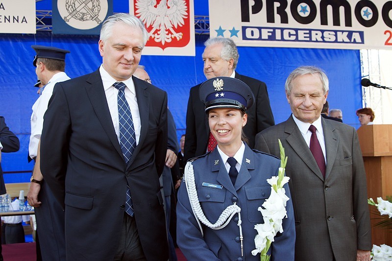Kalisz: Uroczysta promocja szkoły oficerskiej w Centralnym Ośrodku Szkolenia Służby Więziennej. FOTO