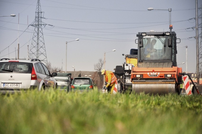 Częstochowa: MZDiT rozpoczął remonty cząstkowe miejskich dróg [ZDJĘCIA]