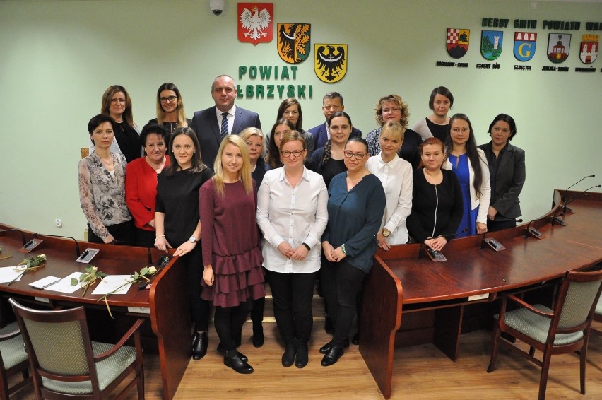 W Starostwie Powiatowym w Wałbrzychu złożono najlepsze życzenia dla służb społecznych