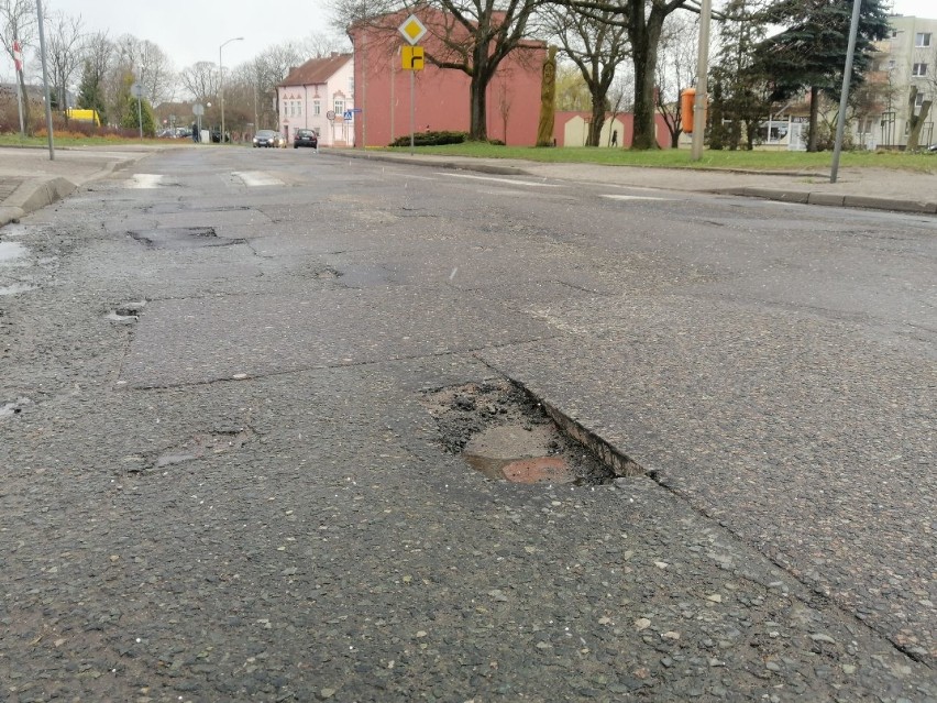 Wykonane tydzień temu łaty w ul. Puszkina w Goleniowie już...