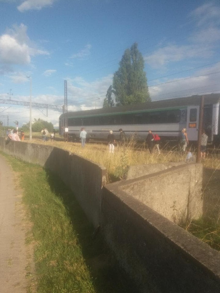 Miasteczko Krajeńskie: Mężczyzna wpadł pod pociąg. 38-latek trafił do szpitala