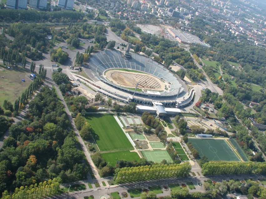 Park Śląski blisko 15 lat temu. Tak z powietrza wyglądało Wesołe Miasteczko, Stadion Śląski, WPKiW i Planetarium