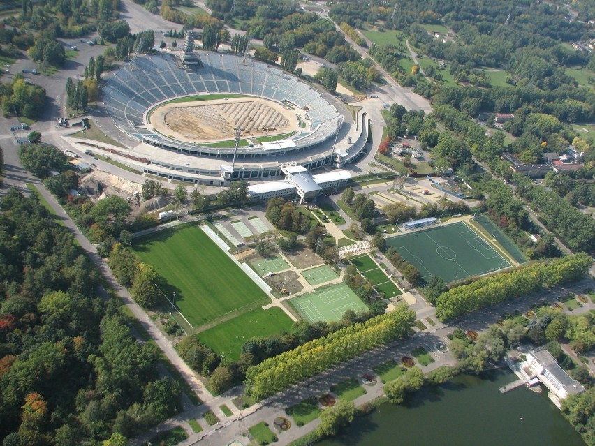 Park Śląski blisko 15 lat temu. Tak z powietrza wyglądało Wesołe Miasteczko, Stadion Śląski, WPKiW i Planetarium