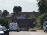 Ogromny transport między domostwami i samochodami. Tak wygląda życie na ul. Metalowej i Grenadierów