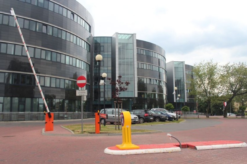 Wydział Prawa i Administracji Uniwersytetu Łódzkiego walczy z parkingowymi intruzami