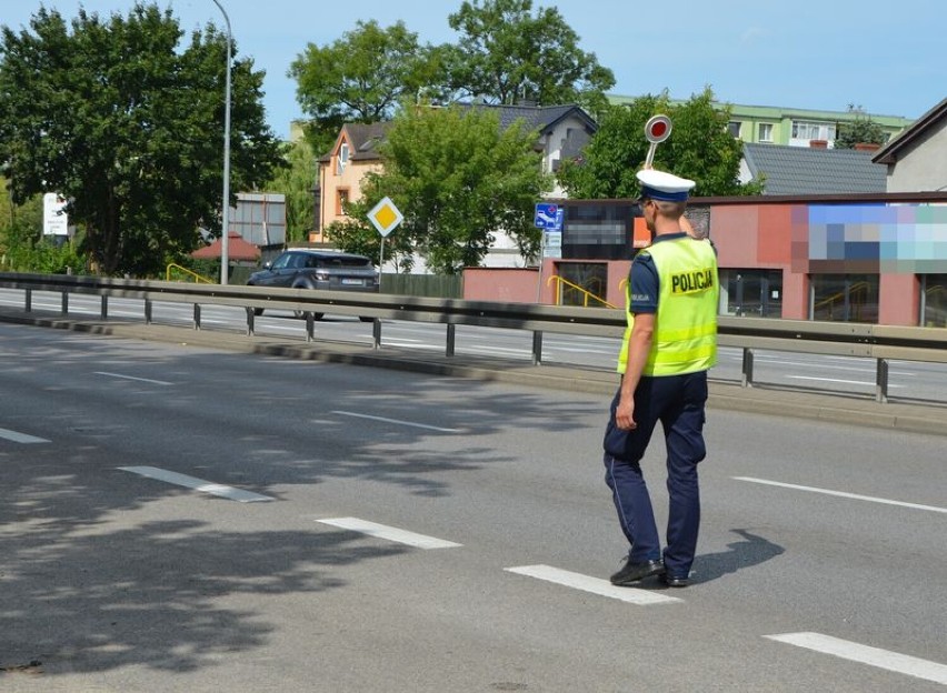 Słupki przy drodze. Pomagają m.in. w ustaleniu miejsca wypadku