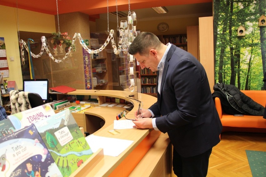 Od początku 2023 roku w bibliotece w gminie Psary wdrożony...