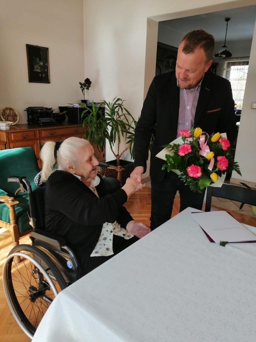 Pani Anna z Sosnowca obchodziła swoje 100. urodziny.