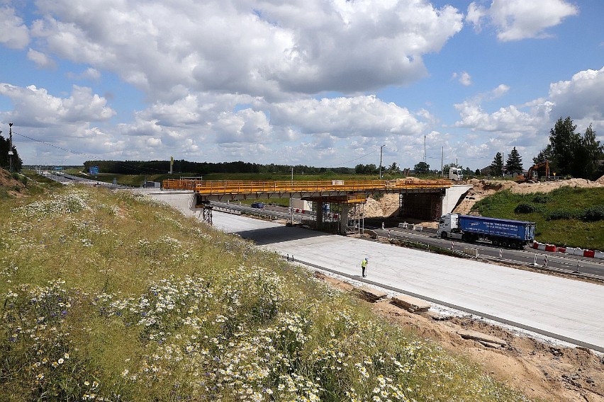 Budowa autostrady A1 koło Łodzi na odcinku Tuszyn -...