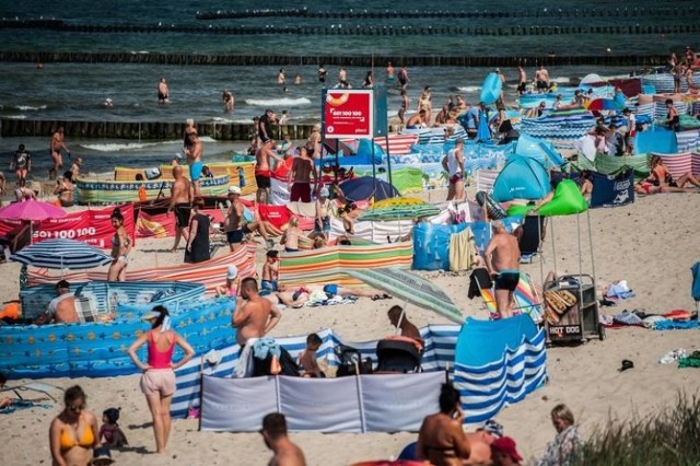 W ostatnich tygodniach pogoda rozpieszcza mieszkańców i turystów, którzy chętnie spędzają czas na plażach w naszym regionie.