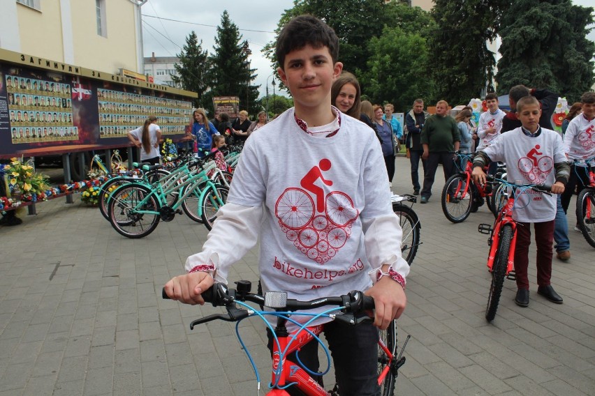 Bike Helps! Fundacja Arka zawiozła na Ukrainę rowery dla dzieci-sierot wojennych [ZDJĘCIA]