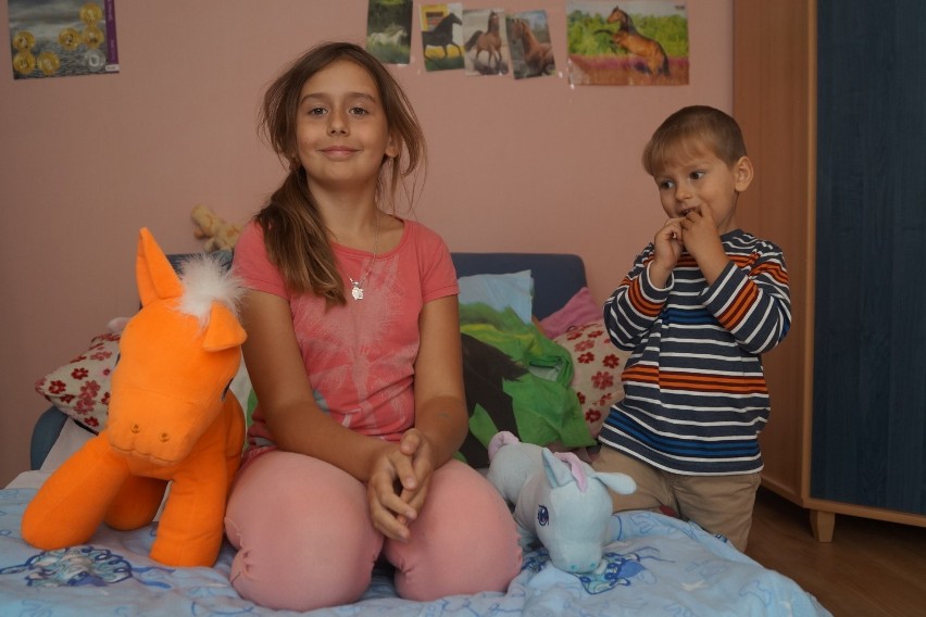 9-letnia Kinga i 3-letni Maciek Tracz z Osieka