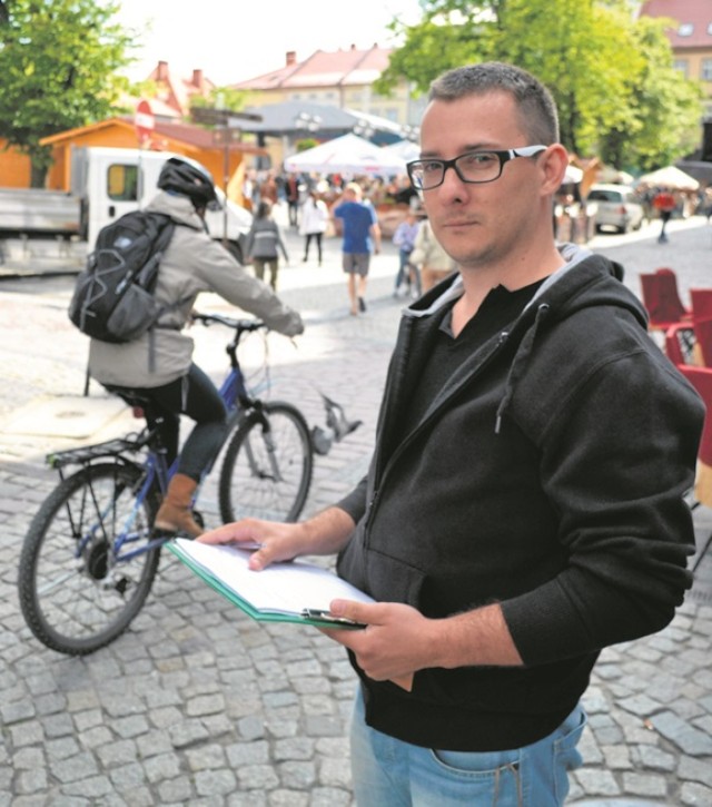 Marcin Kuśnierz w minioną sobotę zbierał podpisy w sprawie zorganizowania referendum dotyczącego likwidacji Straży Miejskiej w Bielsku-Białej. - Ludzie narzekają na straż miejską, twierdzą, że nie sprawdza się - uważa