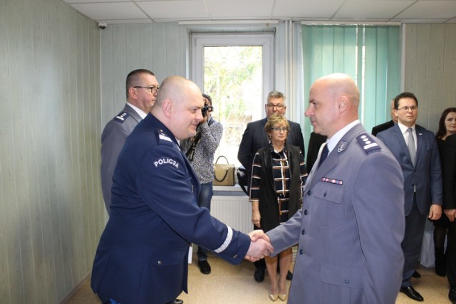 W listopadzie nowym szefem policji w Pajęcznie został insp. Karol Mielczarek (z prawej). Czy pod jego rządami dojdzie do budowy nowej komendy?