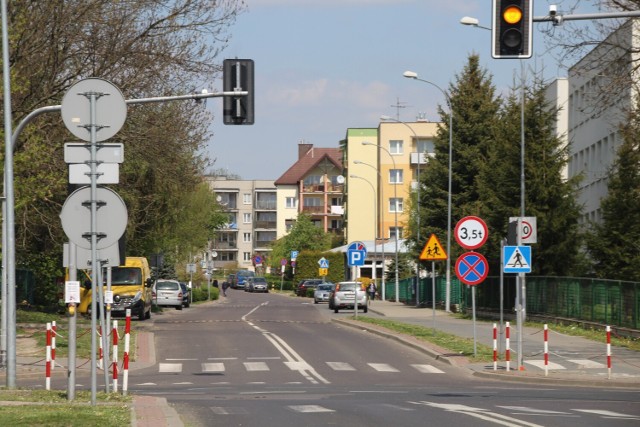Skrzyżowanie ulicy Młyńskiej i Lwowskiej w Zamościu. Trzeba tam bardzo uważać