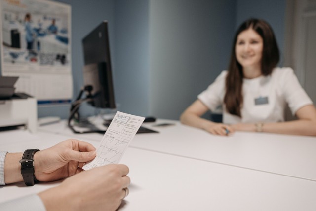 W naszym zestawieniu zebraliśmy 10 najlepiej ocenianych i najczęściej polecanych dermatologów. Podajemy nazwiska lekarzy, adresy i liczbę pozytywnych opinii (5 gwiazdek).

Oto polecani dermatolodzy w Poznaniu --->