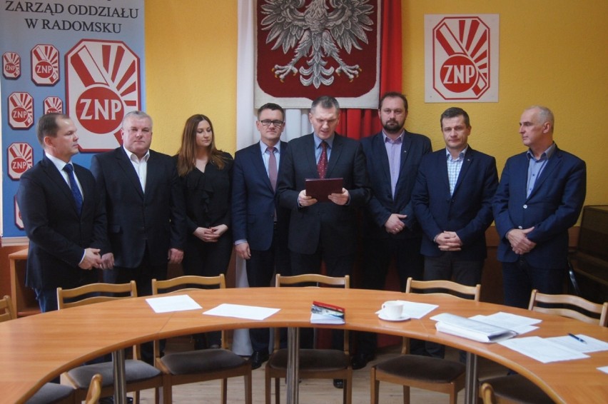 Radomsko: Zbierają podpisy pod wnioskiem o referendum...