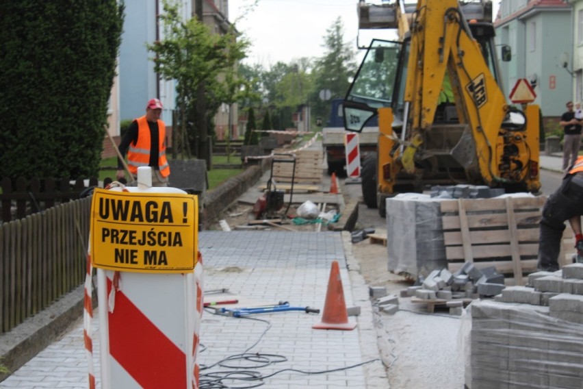 Tu zajdzie zmiana. Trwa remont chodnika na ulicy Zygmunta I Starego