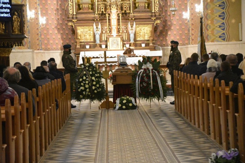Pogrzeb lekarza, posła i senatora Edmunda Jagiełły w Osjakowie odbył się w piątek, 20.11.2020 ZDJĘCIA
