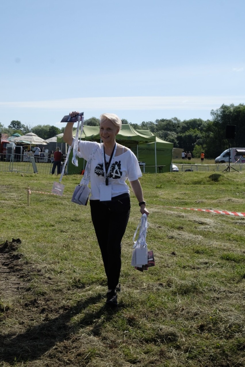 Wyścigi wraków cieszą się sporym zainteresowaniem. Zobacz zdjęcia z Wrak Race Włodawa