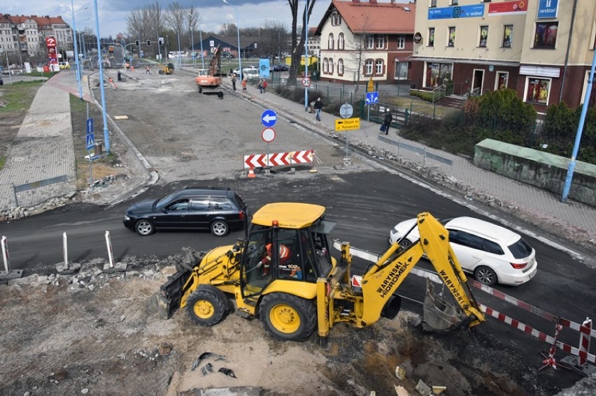 Remont ulicy Leszczyńskiej w Legnicy, będą lać asfalt [ZDJĘCIA] 